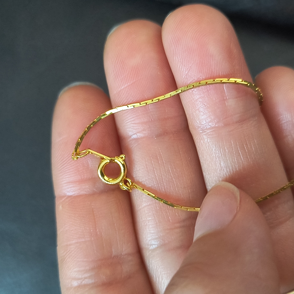 Real Holly Leaves Dipped in 24k Gold. Comes with chain necklace - Picture 11 of 11